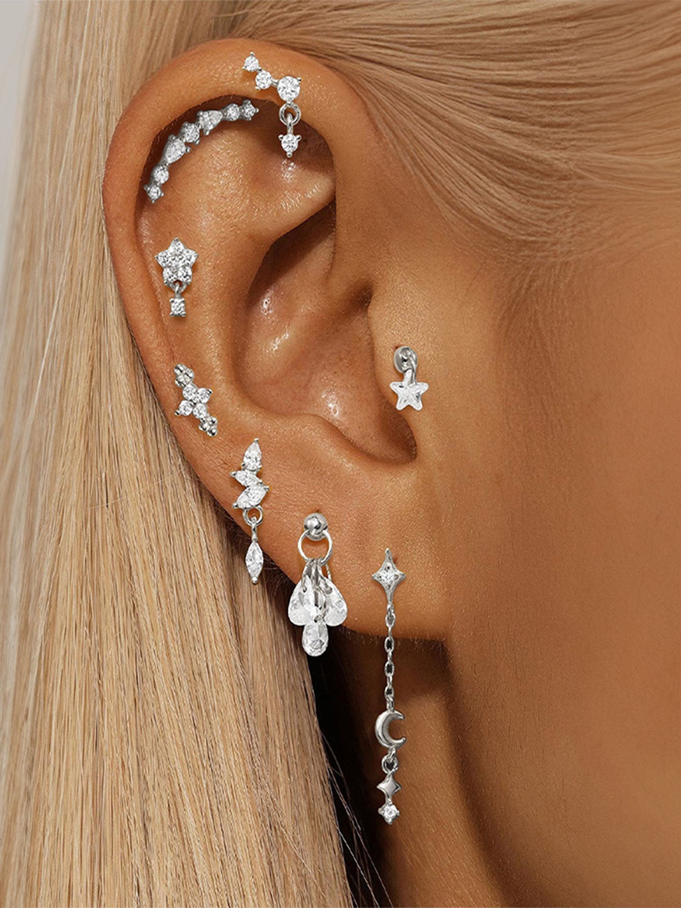 Selina – Tunna guldörhängen med rörligt element.