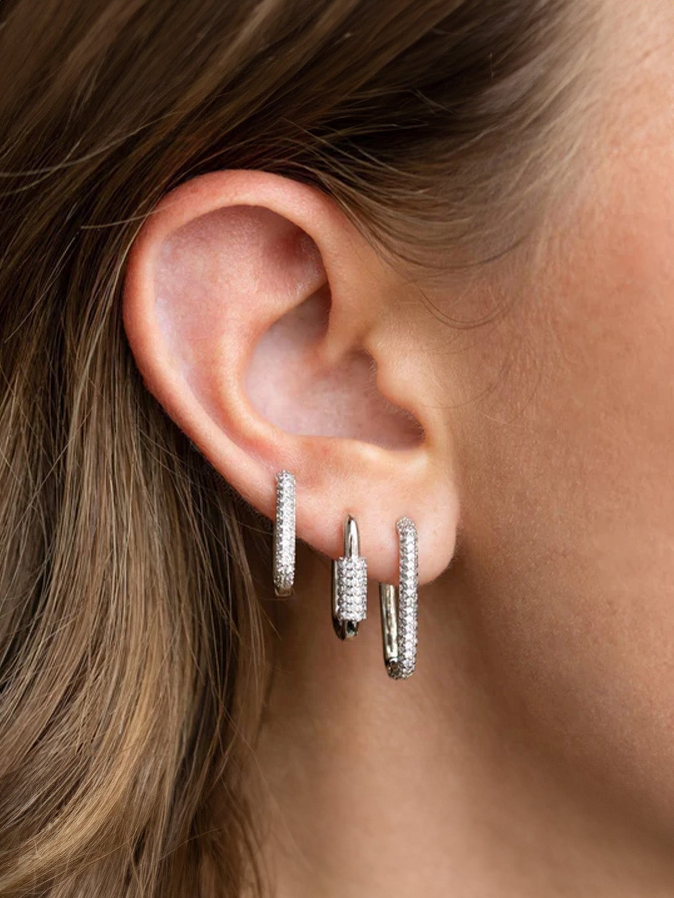 Lara – Guldörhängen med mjukt rundat mönster