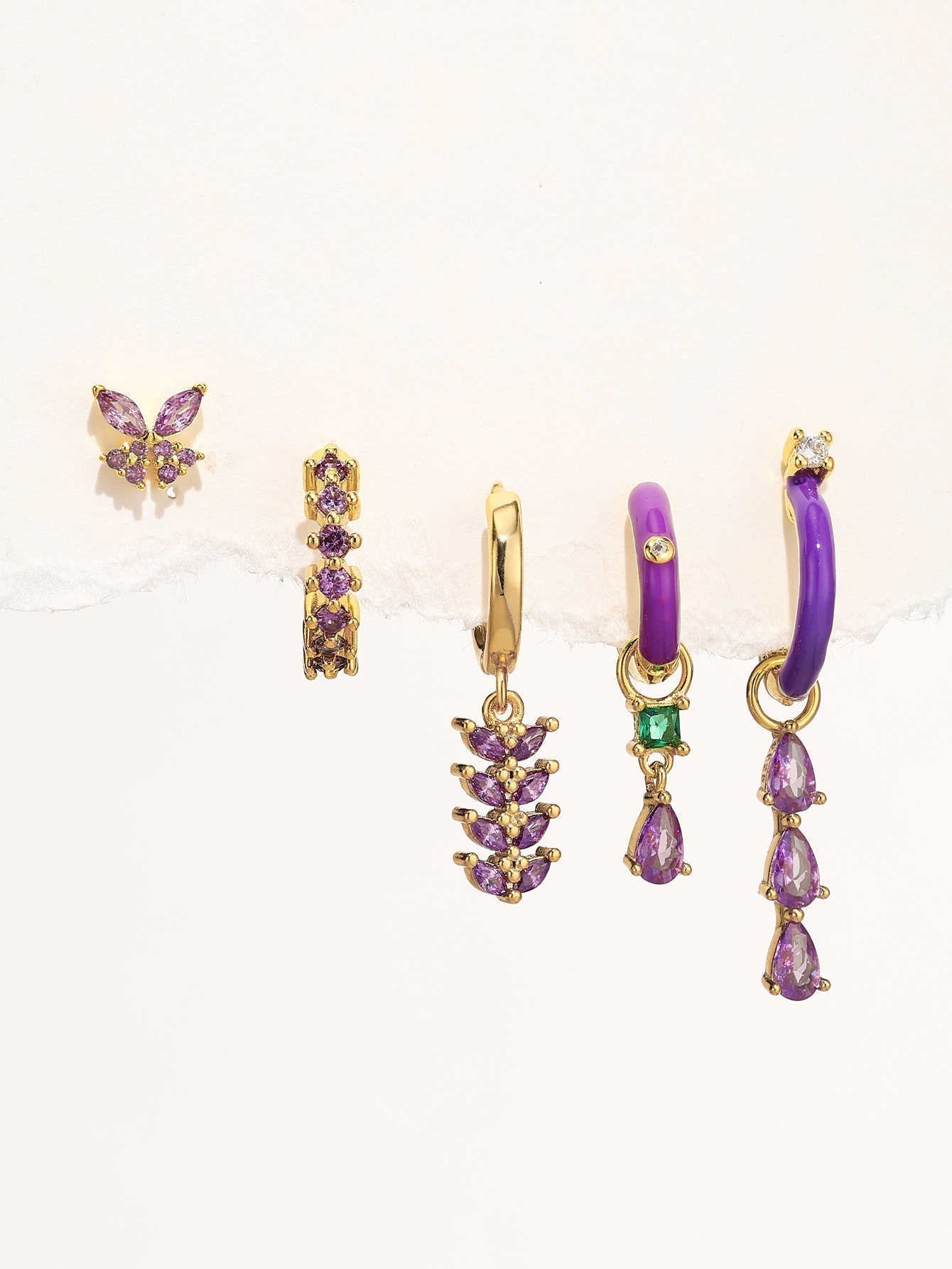 Isabella – Tunna guldsmycken i geometrisk form.