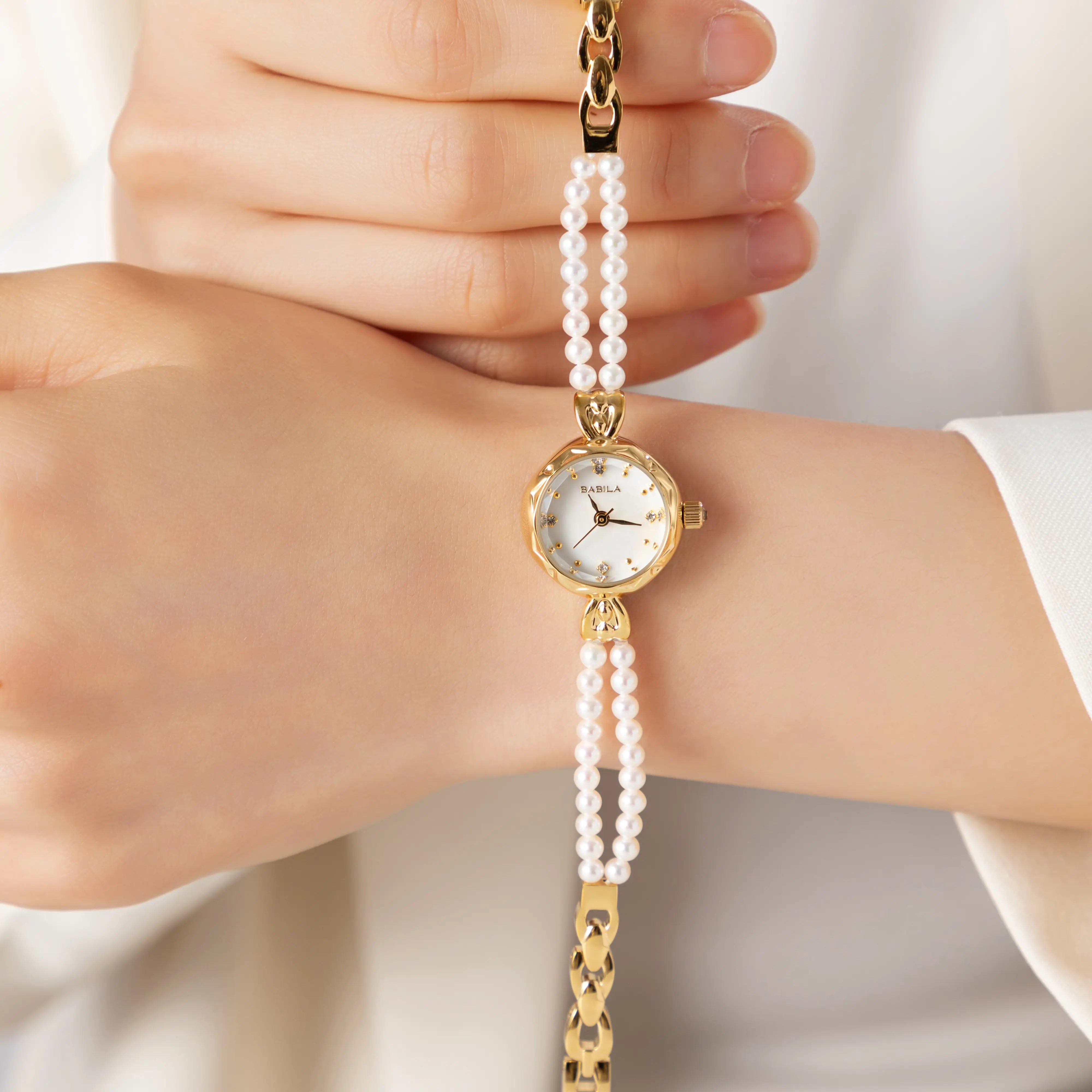 Johanna – Guldarmband med kristallinram.