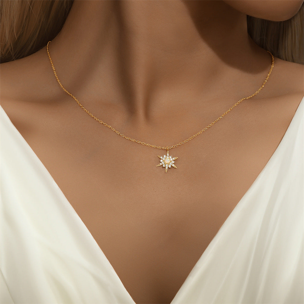 Amalia – Tunn silverhalsband med rund hänge.