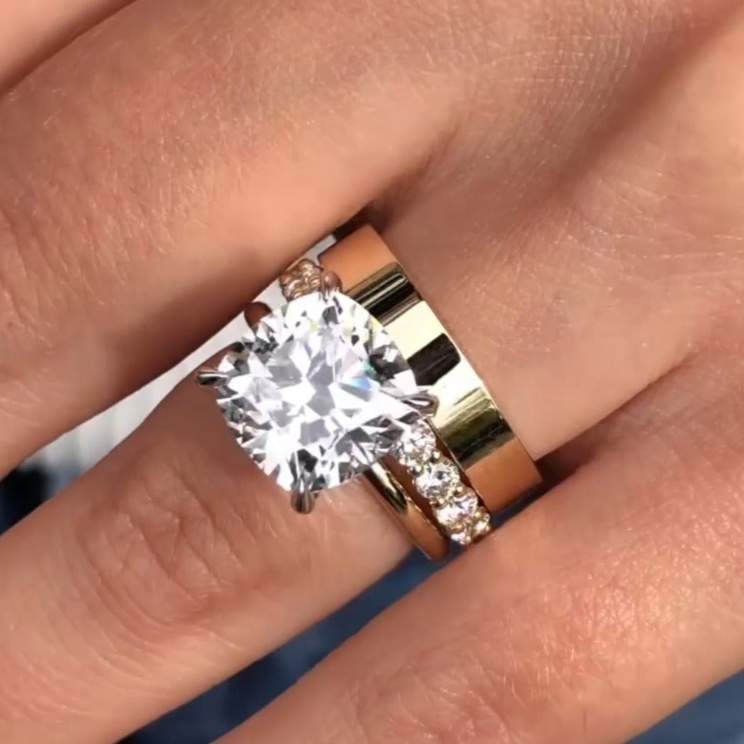 Elisa – Ring med kristall och unik sten.