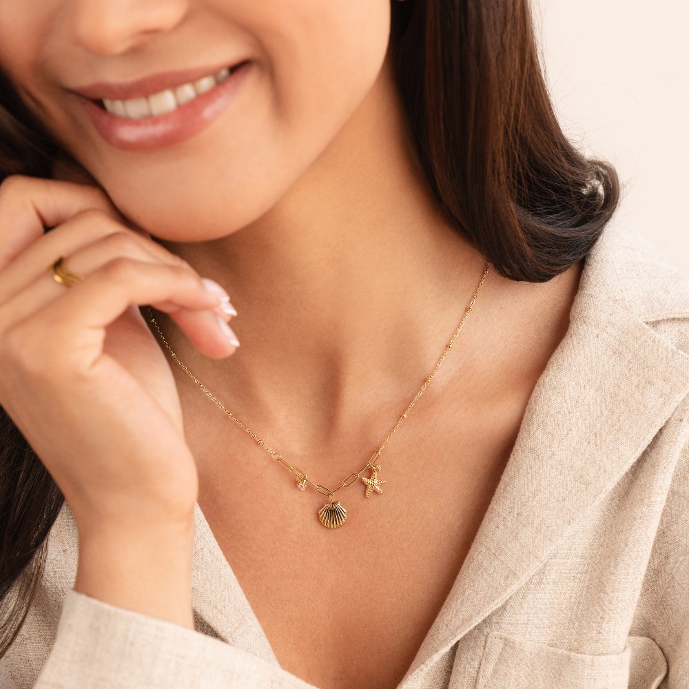 Greta – Halsband med hängande stjärna i guld.