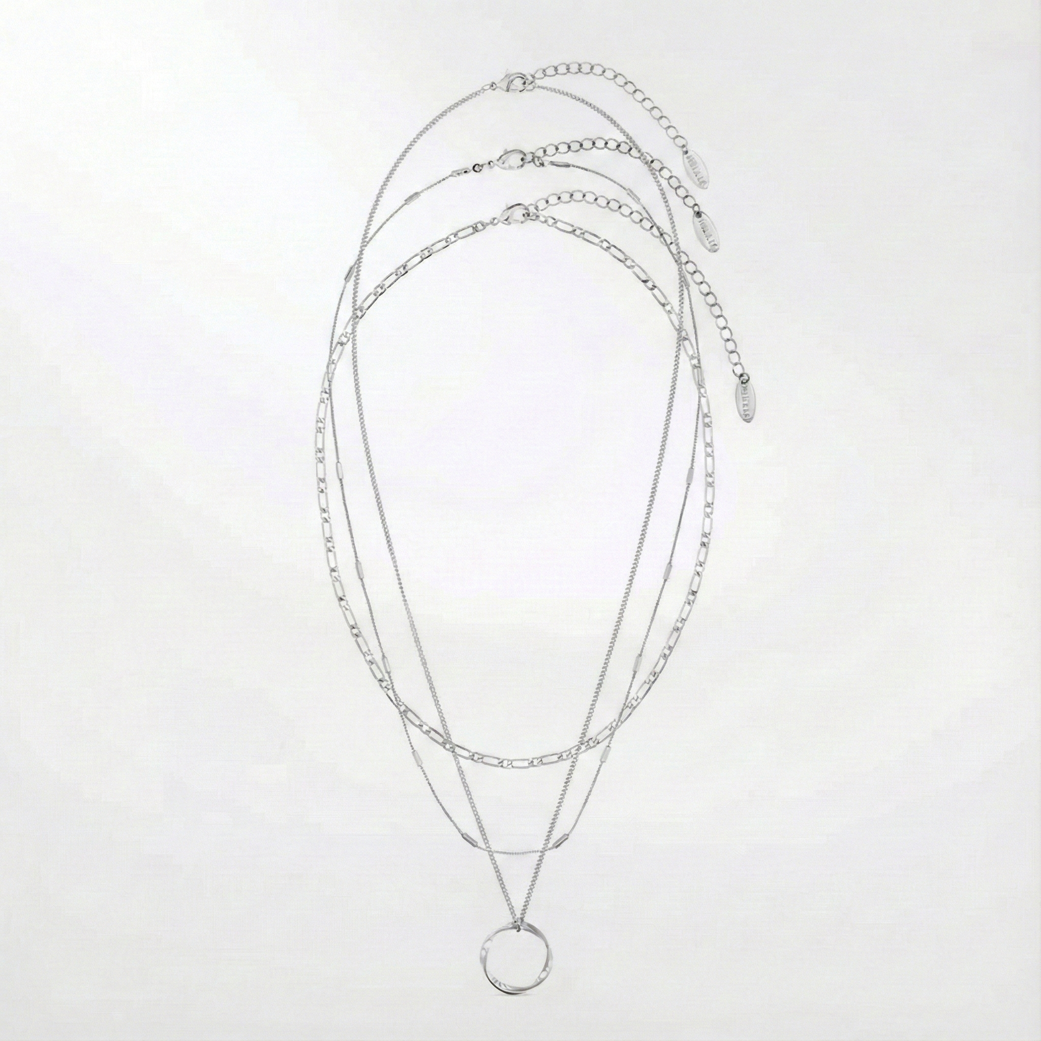 Tre-radigt öppet halsband