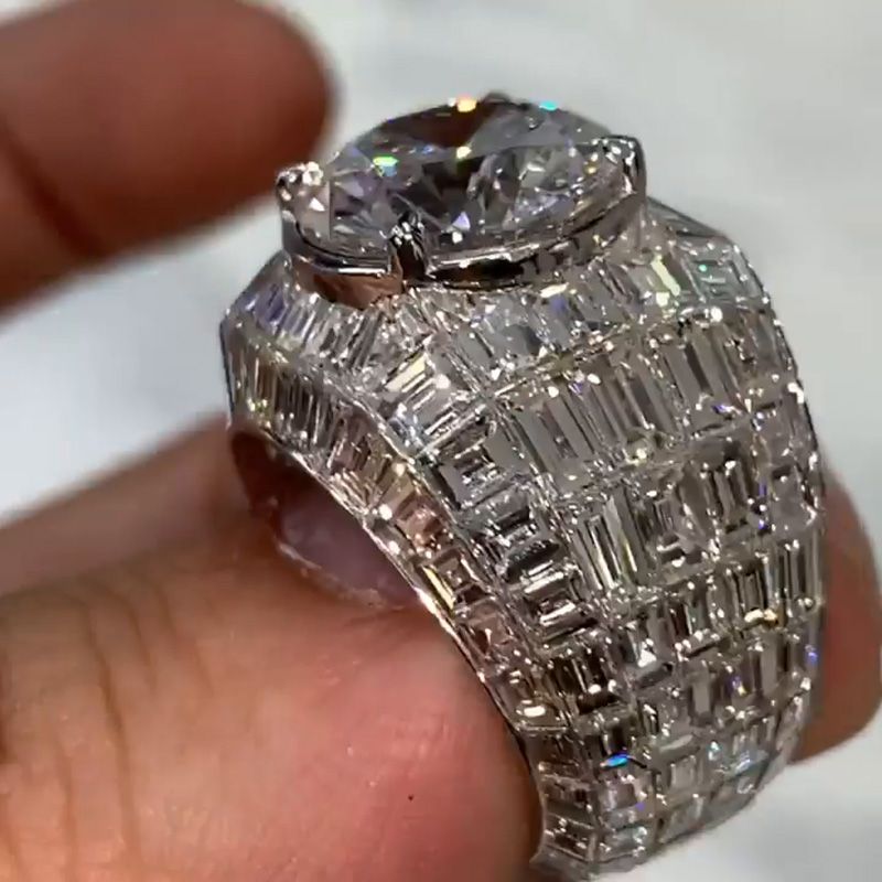 Anna-Lena – Ring med silverdiamant i rund slipning.